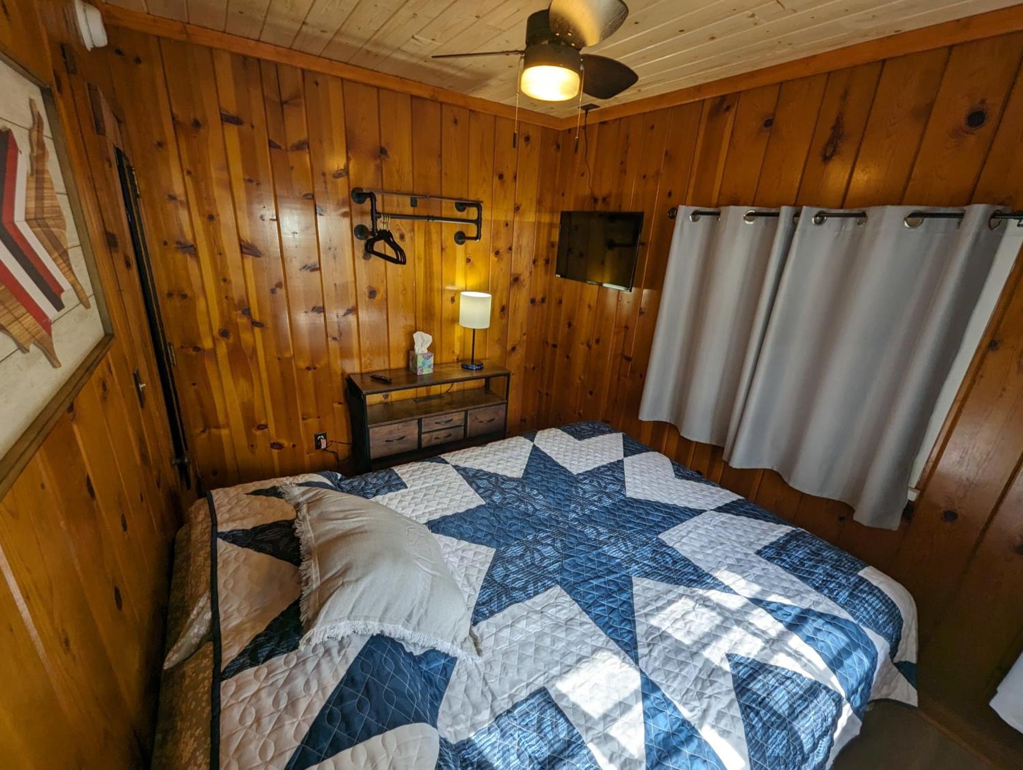 Riverside Point Resort Motel Park Rapids Szoba fotó